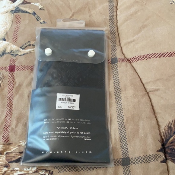 I am selling lace pantyhose. - Picture 2 of 3